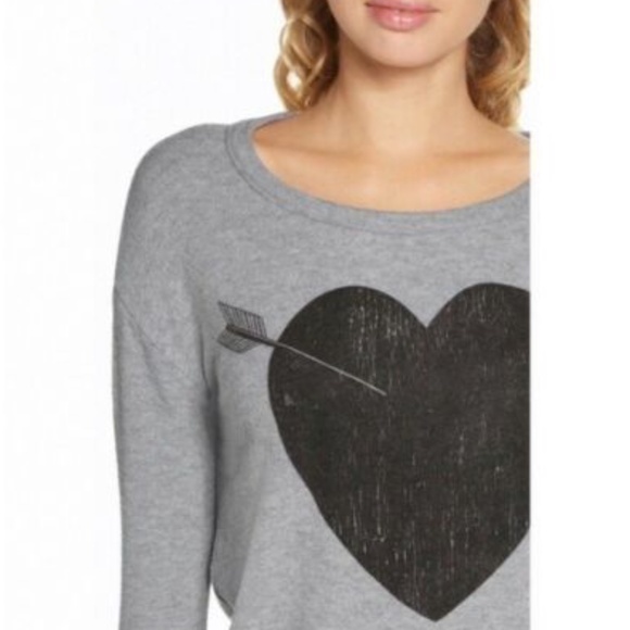 Chaser Gray Cozy Heart Arrow Graphic Sweater - Picture 2 of 9